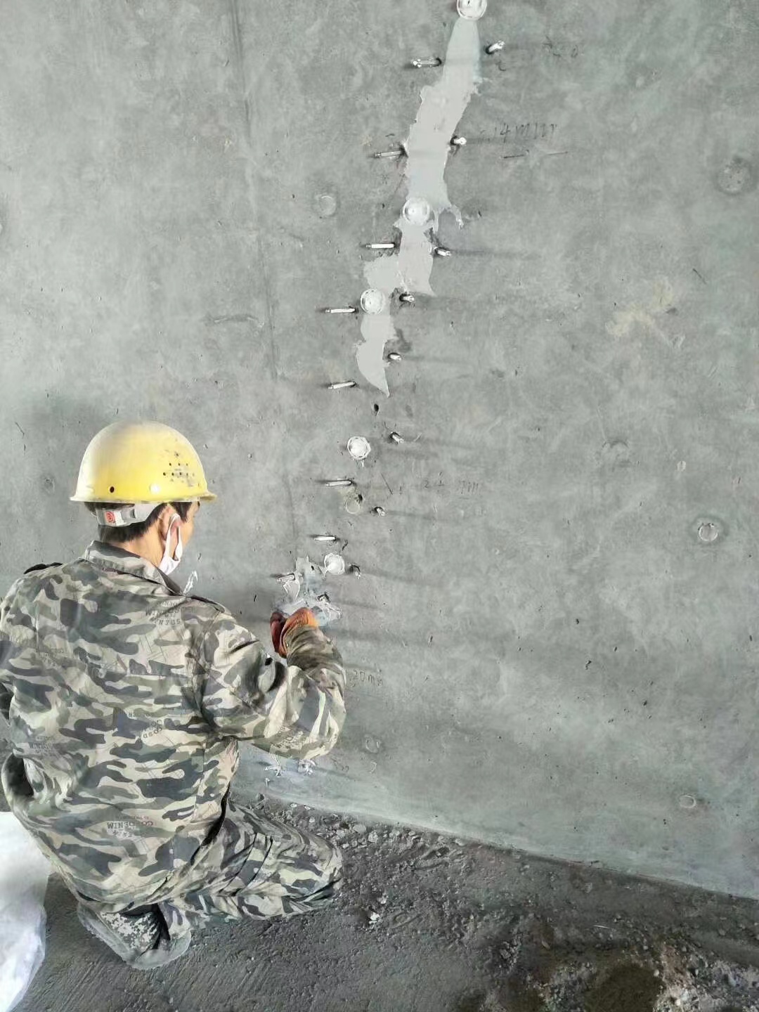 汕尾混凝土楼板裂缝加固施工的方案